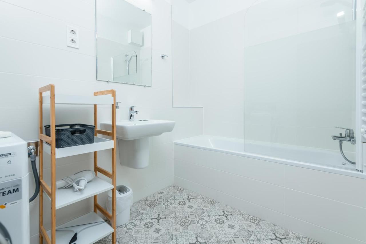 Westside Apartments By Urbanrent Budapest Esterno foto